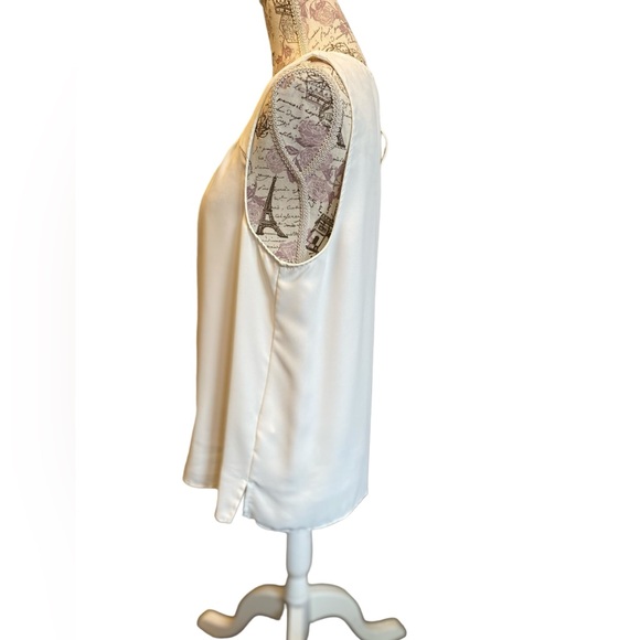 Authentic Vince Camuto Off White Sleeveless Keyhole Blouse Twisted Neckline - Picture 2 of 4